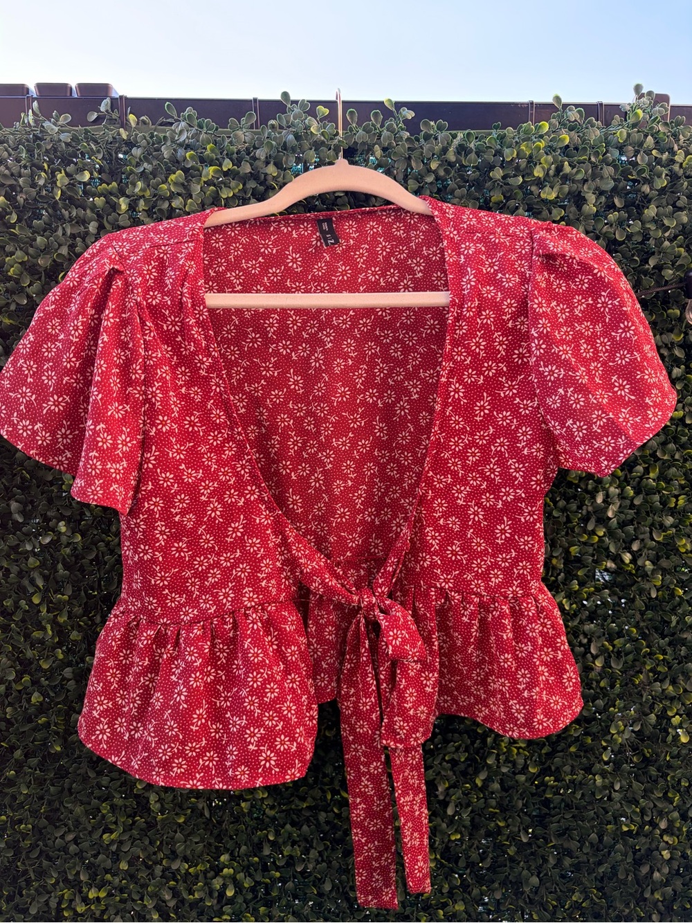ZAFUL Red Floral Tie-Front Peplum Top